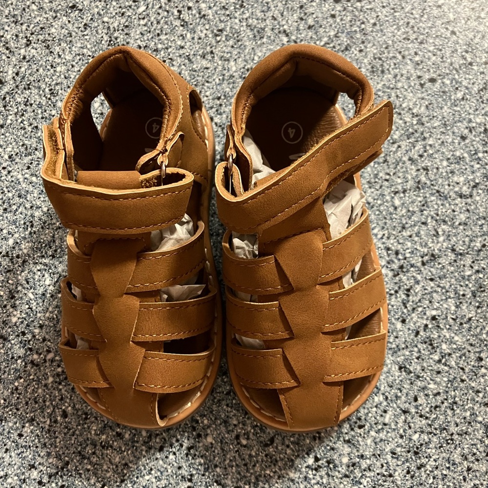 BRAND NEW  Wulubaba Infant Boys 4 Brown Closed Toe Sandals